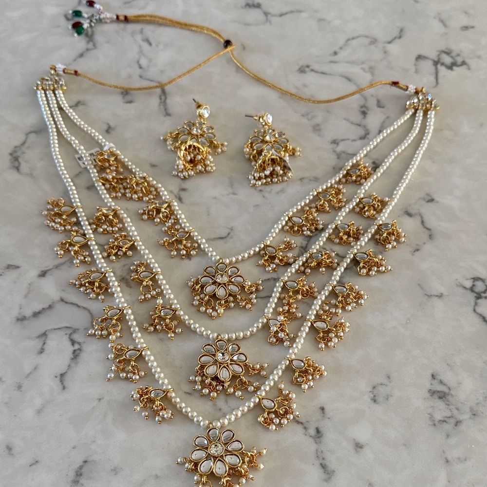 Elegant Gold and White Floral Jewelry Set